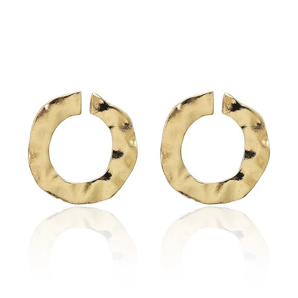 Rome Gold Earrings 🎁 BUNDLE EARRINGS - 3/$55 OR 5/$70 🎁 - Picture 1 of 3